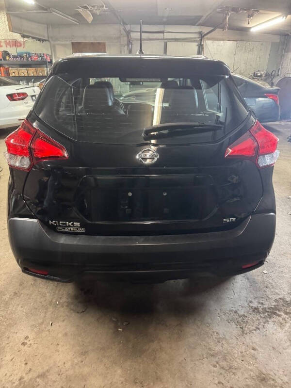 2019 Nissan Kicks SR