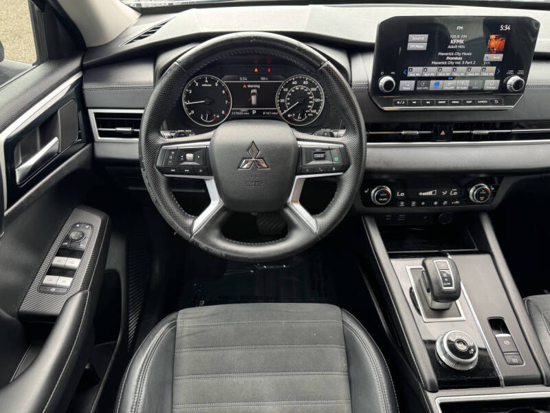 2022 Mitsubishi Outlander SE