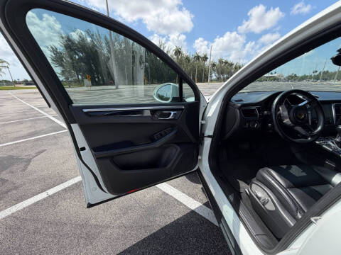 2017 Porsche Macan
