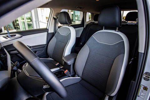 2025 Volkswagen Taos SE