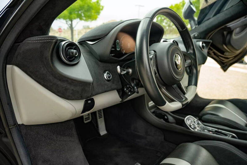 2017 McLaren 570GT
