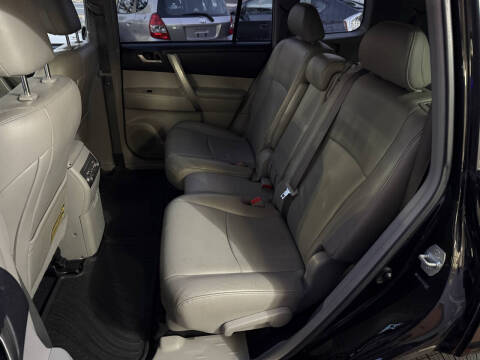 2013 Toyota Highlander SE