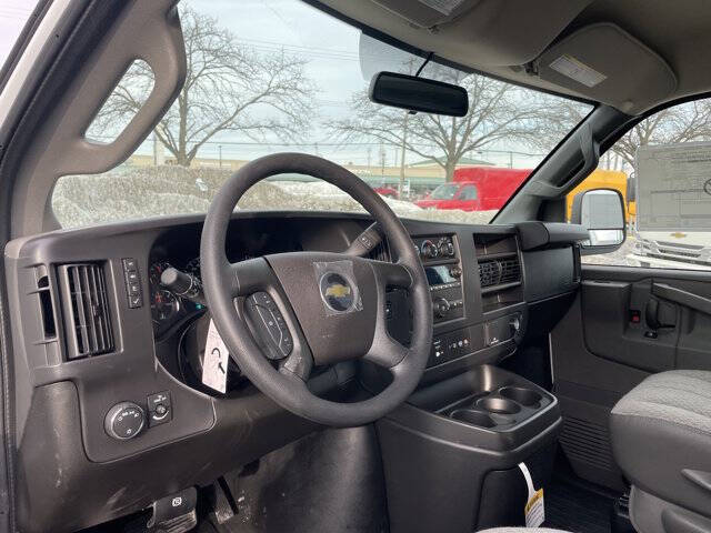 2025 Chevrolet Express 2500