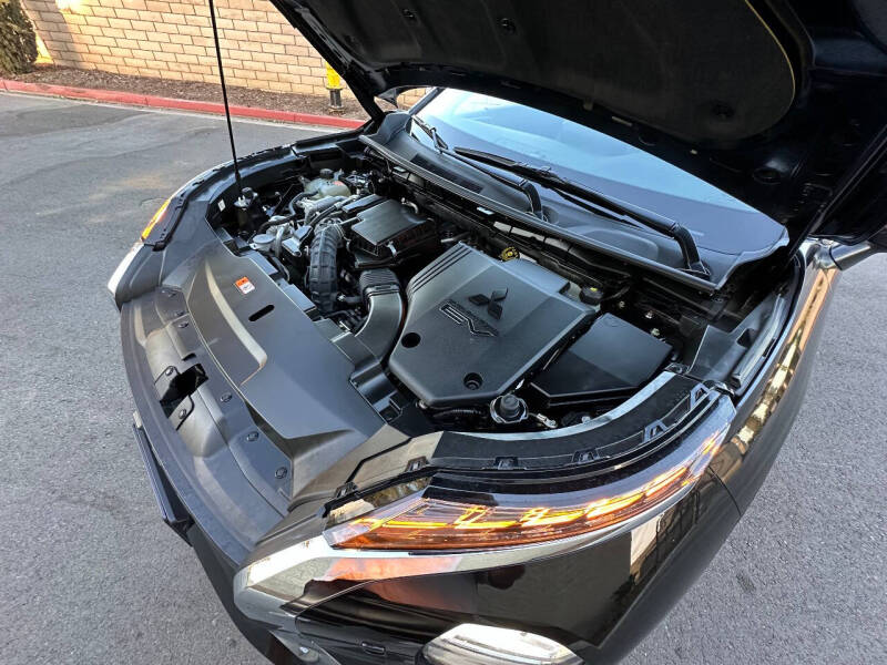 2023 Mitsubishi Outlander PHEV SE