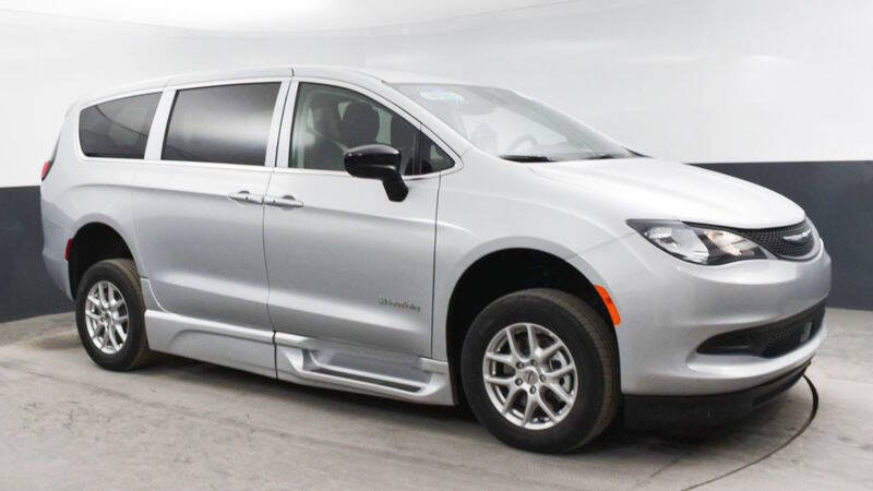 2024 Chrysler Voyager LX