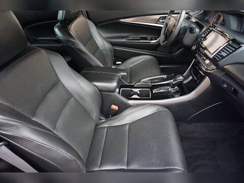 2017 Honda Accord EX-L w/Navi w/Honda Sensing