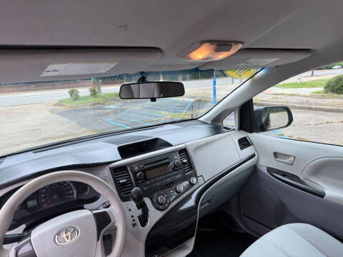 2012 Toyota Sienna Base 7-Passenger