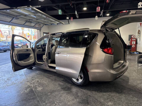 2018 Chrysler Pacifica Hybrid Touring Plus