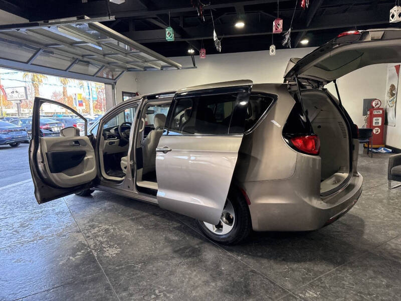 2018 Chrysler Pacifica Hybrid Touring Plus