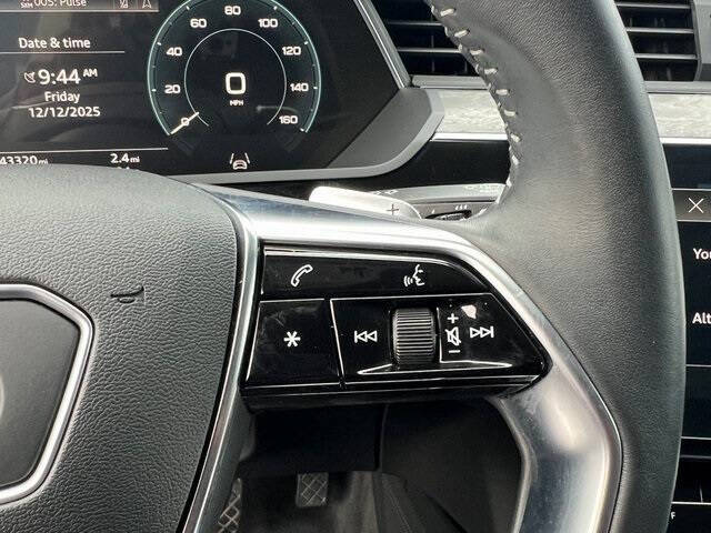 2021 Audi e-tron quattro Premium