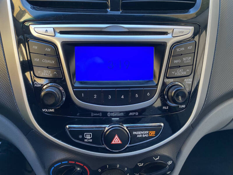 2013 Hyundai Accent SE