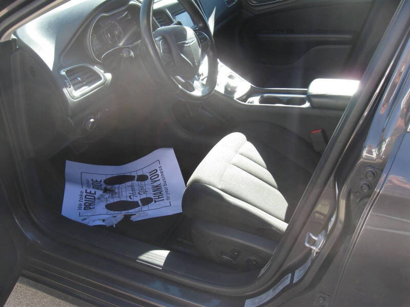 2017 Chrysler 200 LX