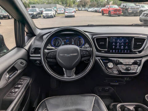 2020 Chrysler Pacifica Limited Red S