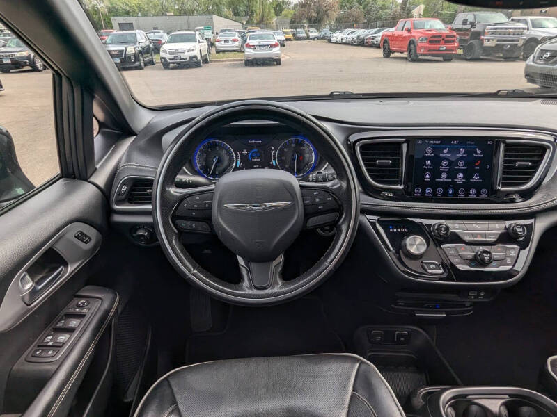 2020 Chrysler Pacifica Limited Red S