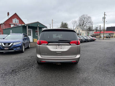 2017 Chrysler Pacifica Touring Plus