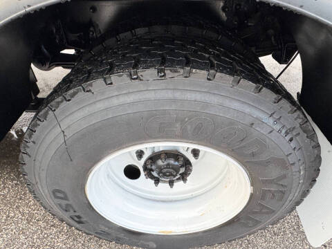 2018 Freightliner M2 106