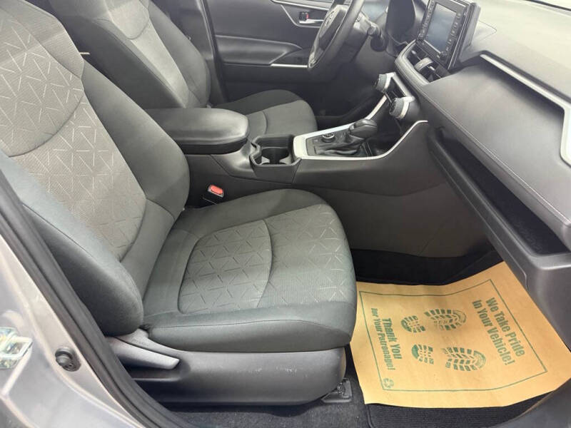 2020 Toyota RAV4 Hybrid XLE