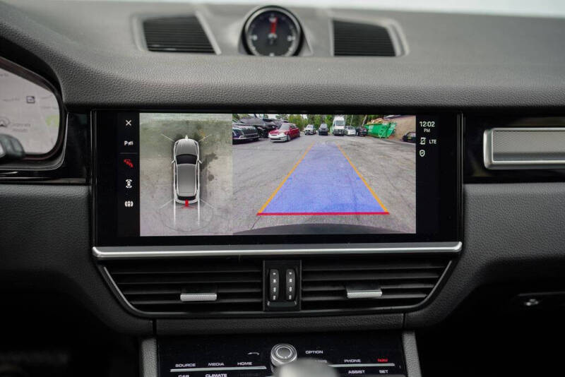 2022 Porsche Cayenne Platinum Edition