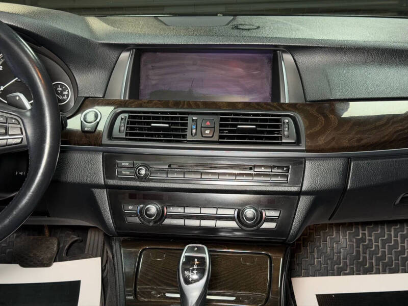 2016 BMW 5 Series 528i