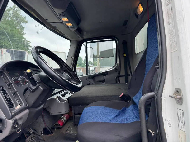 2011 Freightliner M2 106