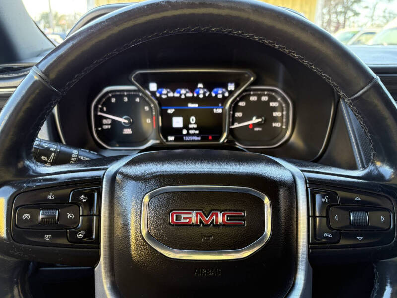 2021 GMC Yukon SLT's photo