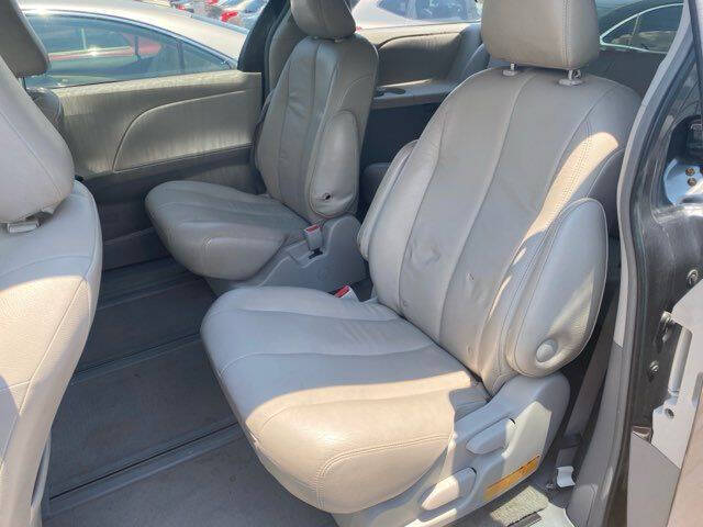 2011 Toyota Sienna Base 7-Passenger