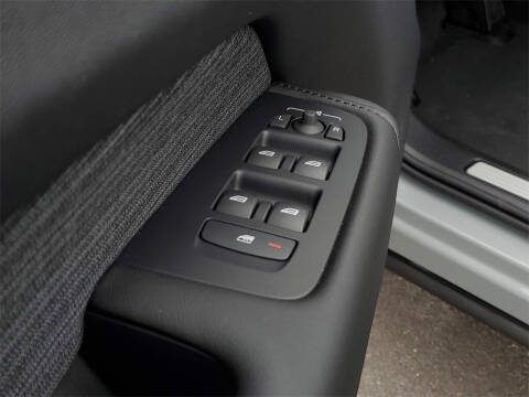 2025 Volvo XC60 T8 Core Dark Theme