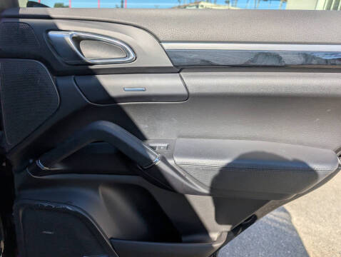 2017 Porsche Cayenne Platinum Edition