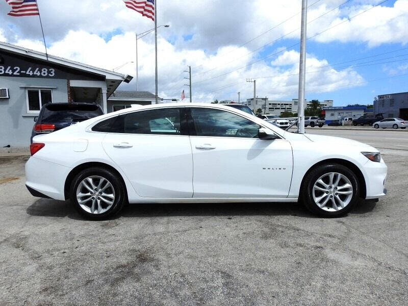 2018 CHEVROLET Malibu Sedan - $14,000