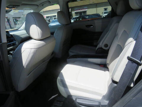2023 Nissan Pathfinder SL