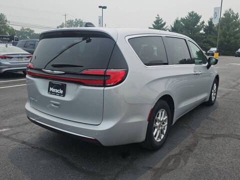 2024 Chrysler Pacifica Touring L