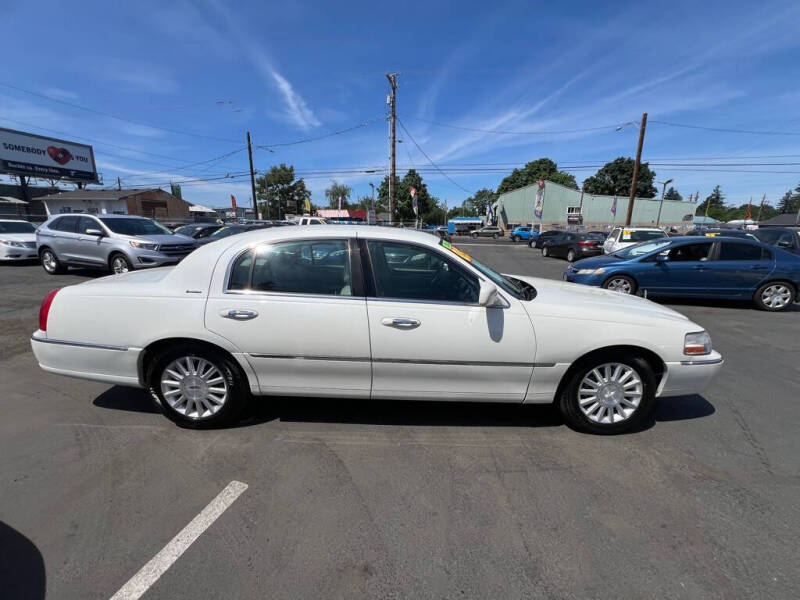 2003 Lincoln Town Car Executive