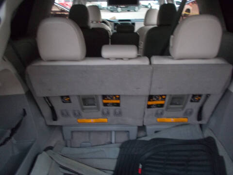 2011 Toyota Sienna XLE 7-Passenger Auto Access Seat