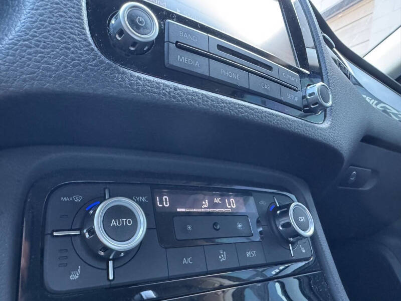 2014 Volkswagen Touareg V6 Sport