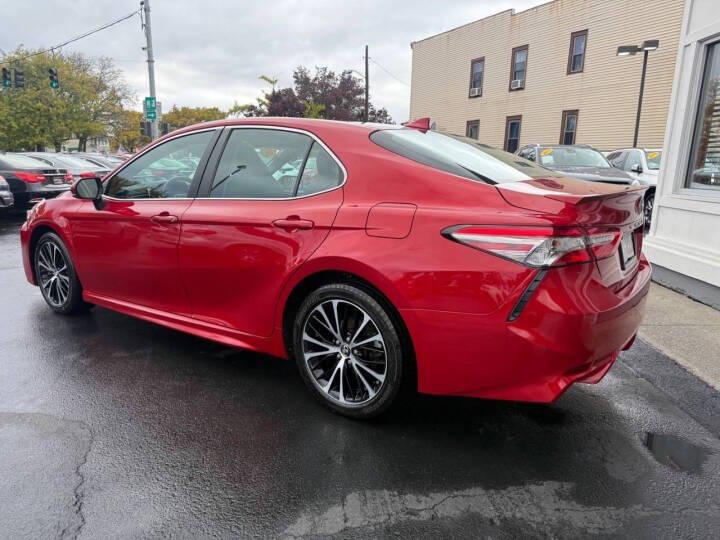 2019 Toyota Camry SE