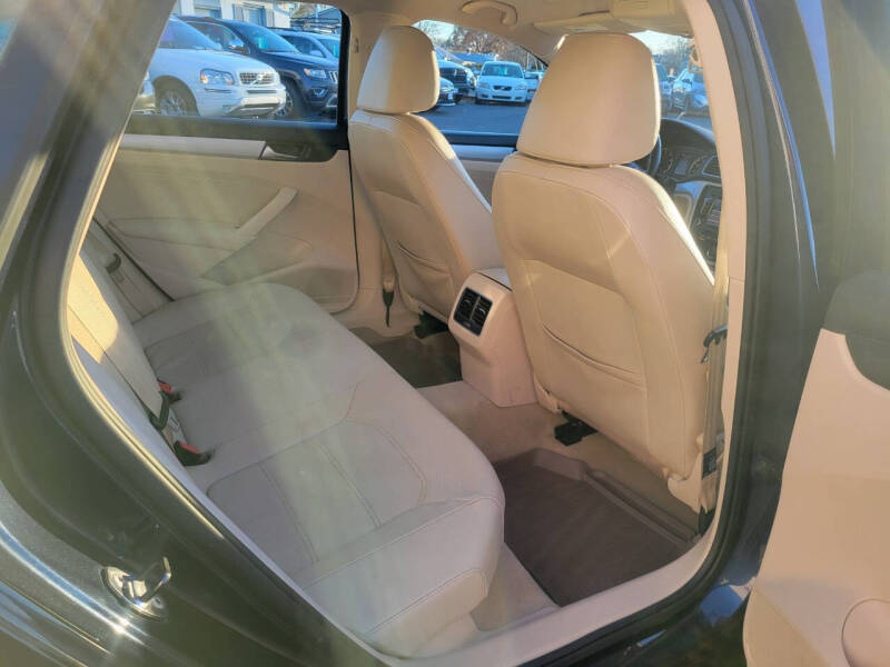 2013 Volkswagen Passat SE PZEV