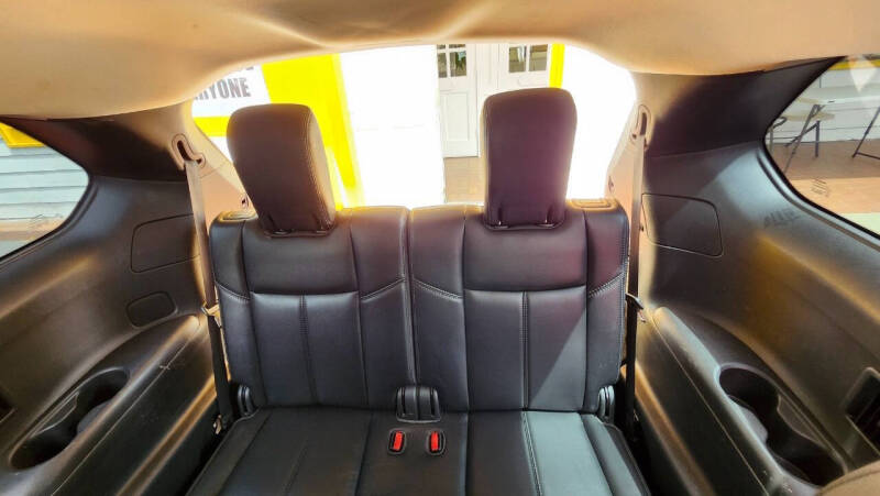 2017 Nissan Pathfinder SV