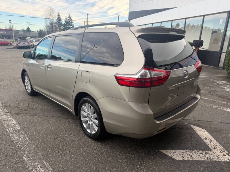 2017 Toyota Sienna XLE Premium 7-Passenger