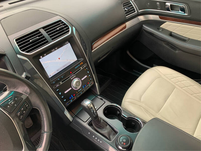 2017 Ford Explorer Platinum