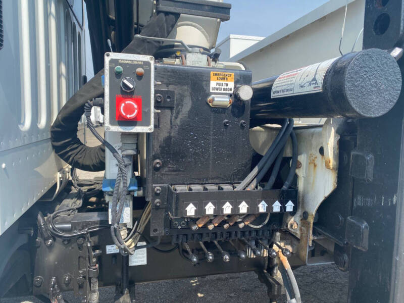 2008 Freightliner M2 106