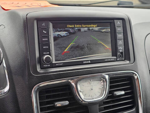 2016 Chrysler Town and Country Touring