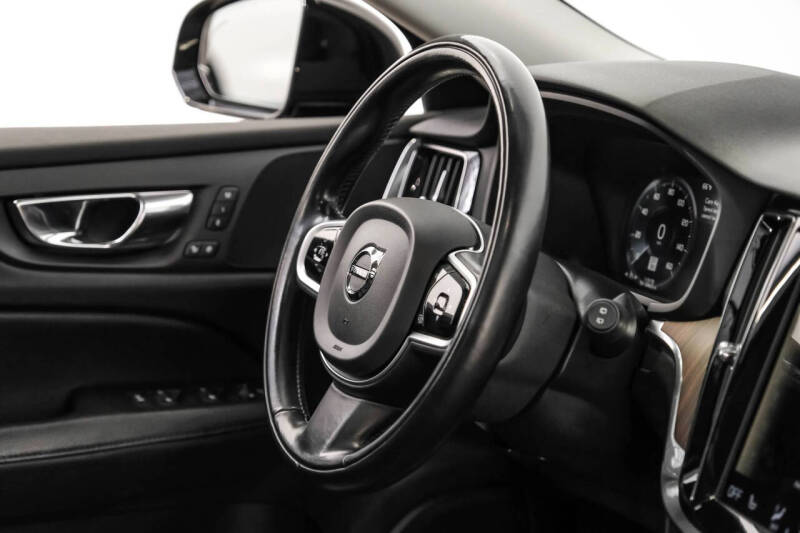 2021 Volvo V60 T5 Momentum