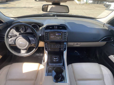 2017 Jaguar XE 25t Prestige