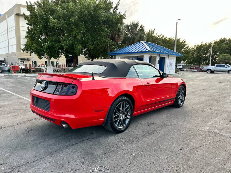 2013 Ford Mustang V6 Premium photo 11