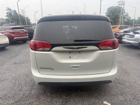 2020 Chrysler Pacifica Touring L