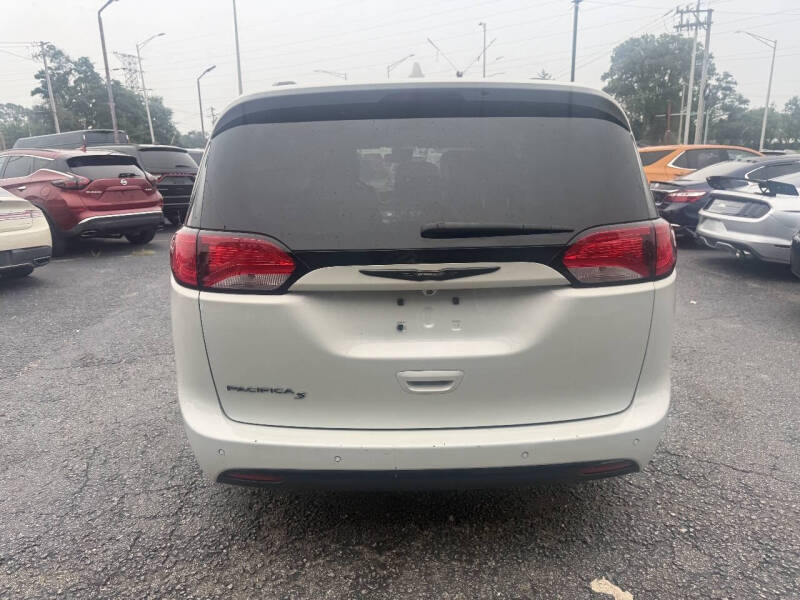 2020 Chrysler Pacifica Touring L