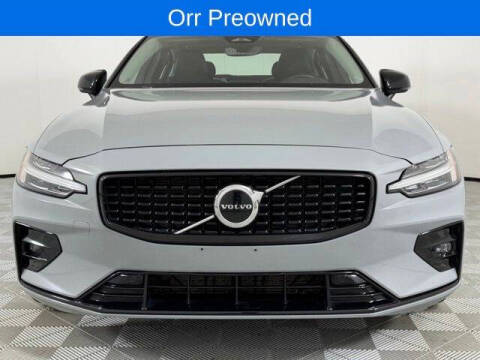 2024 Volvo S60 B5 Core Dark Theme