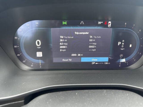 2025 Volvo XC40 B5 Ultra Bright Theme