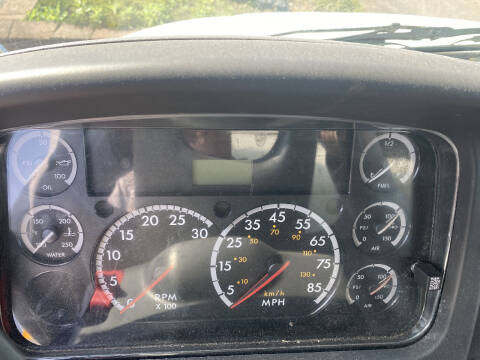 2006 Freightliner M2 106