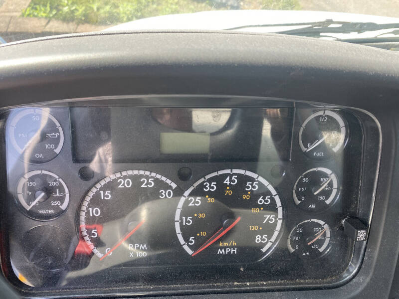 2006 Freightliner M2 106